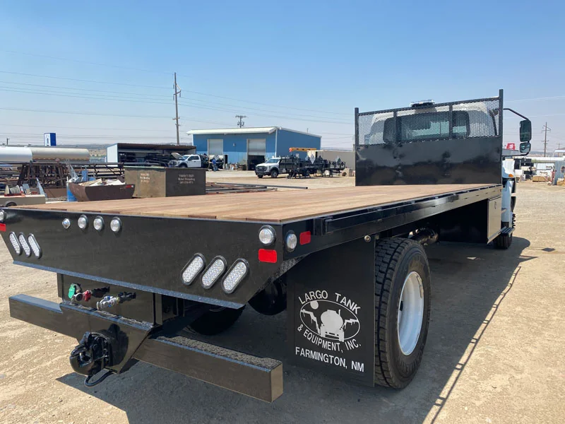 Platform body truck